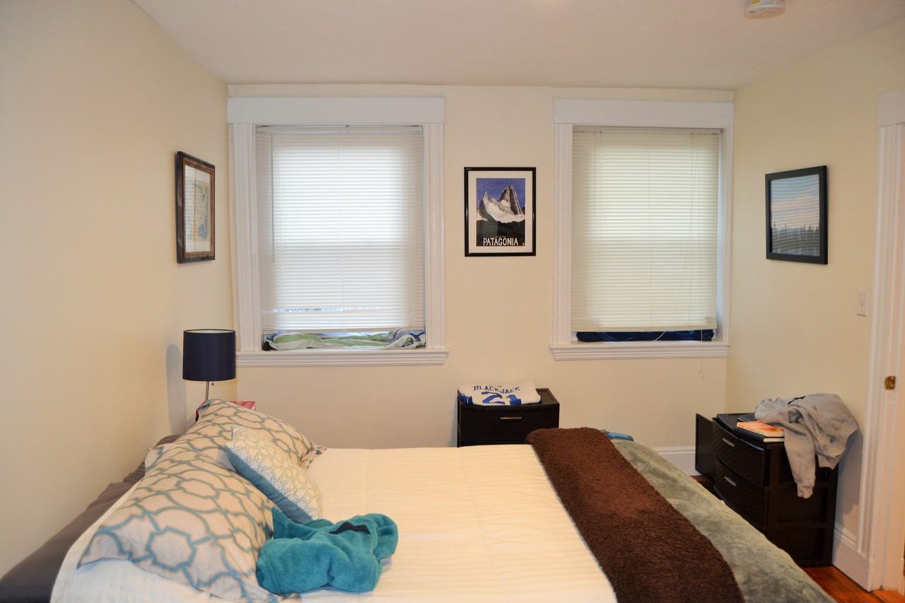 191 Winthrop Road - Photo 3 of 10