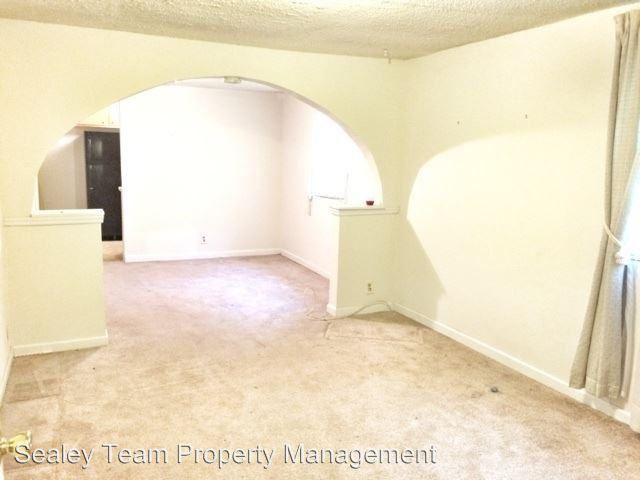 2605 Saxon St - Photo 3 of 12