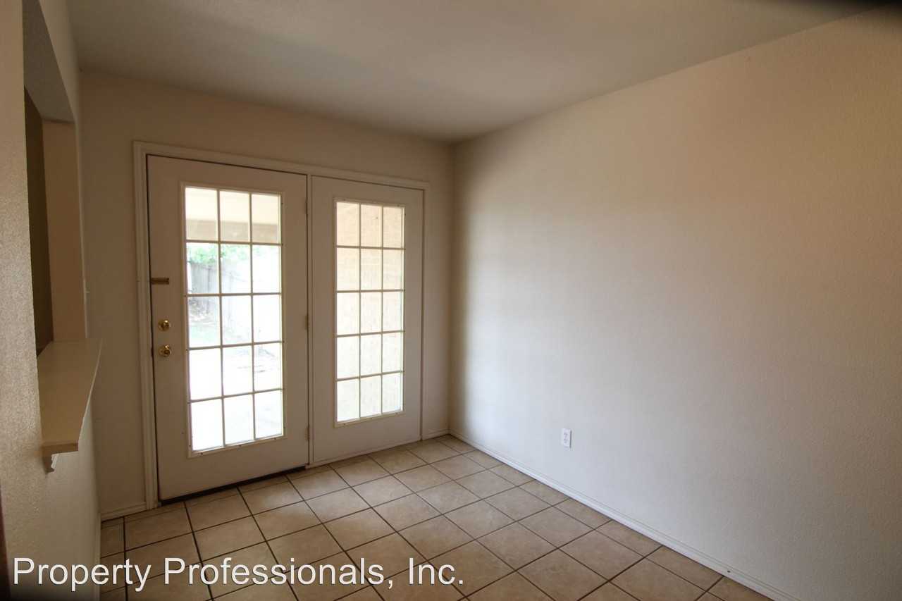 1128 Misty Acres Dr - Photo 3 of 6