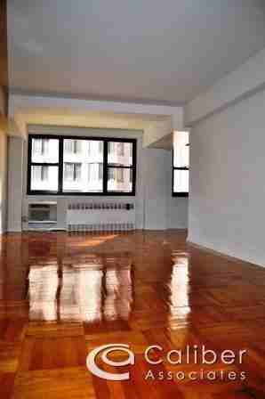 E 39th St #RJ60