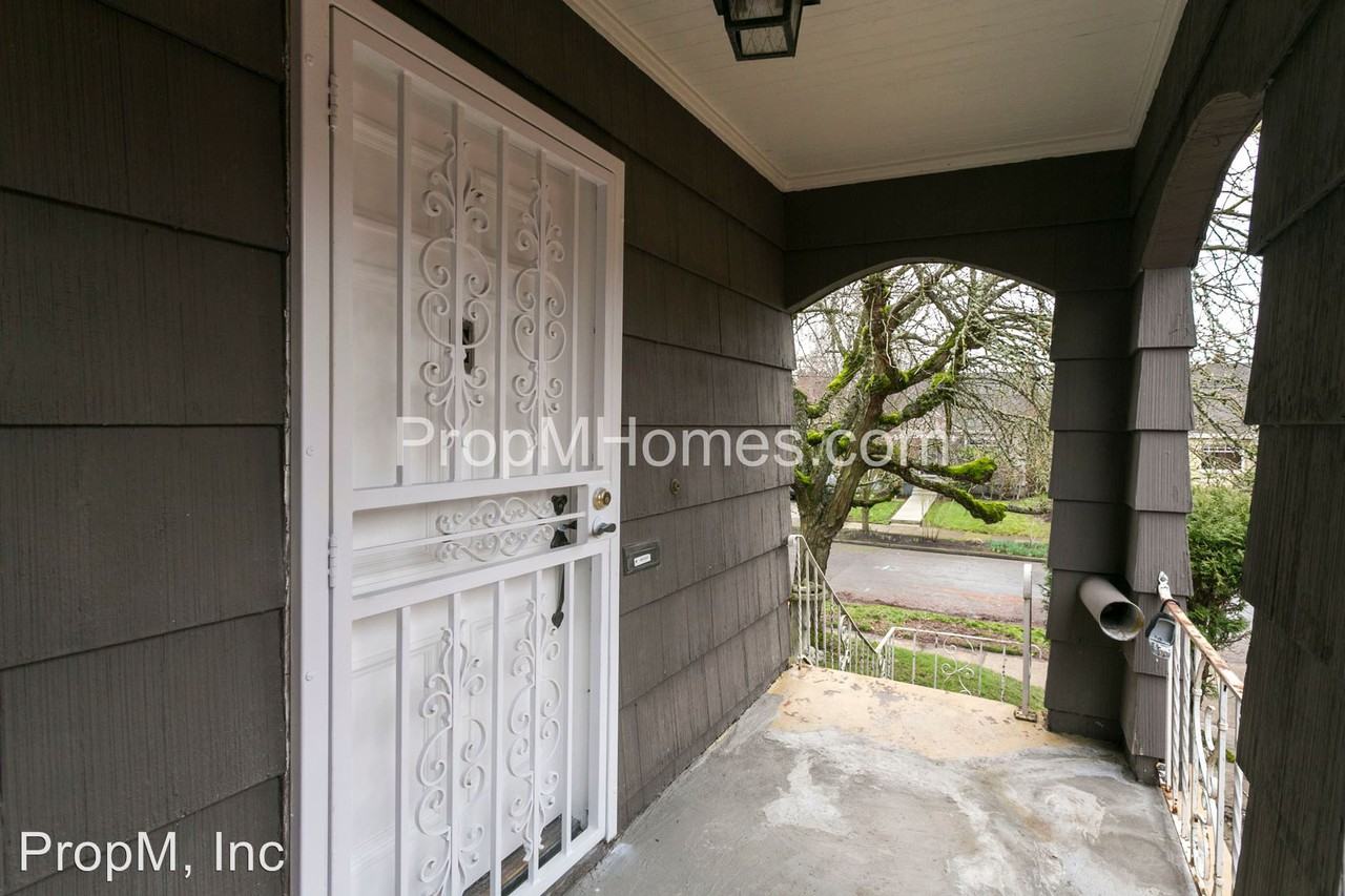 2221 SE Sherman St - Photo 3 of 37