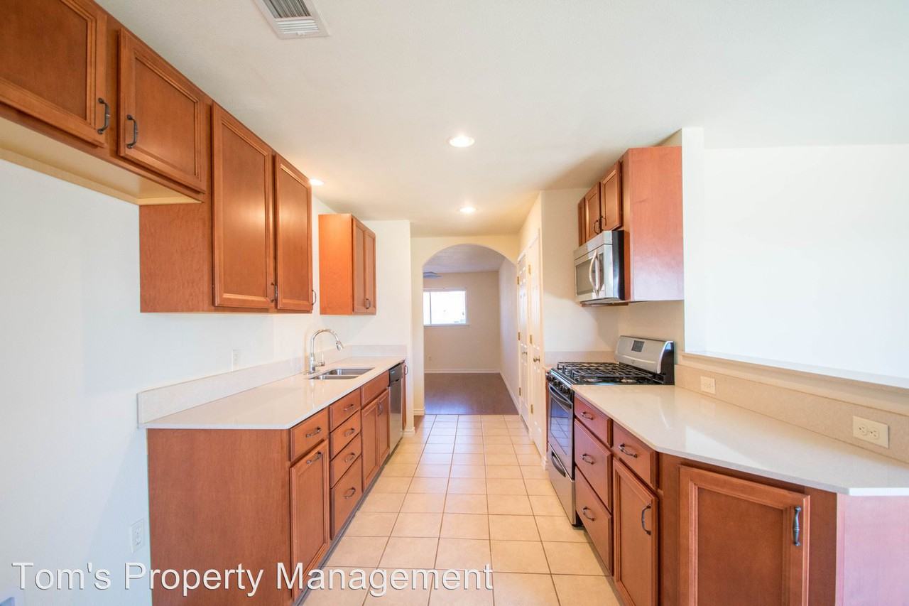 829 Sunshine Ln - Photo 3 of 17