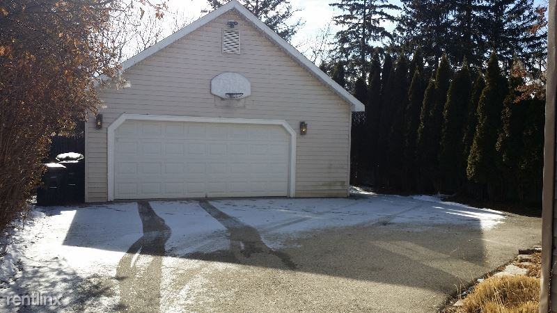 819-821 W South St - Photo 2 of 12