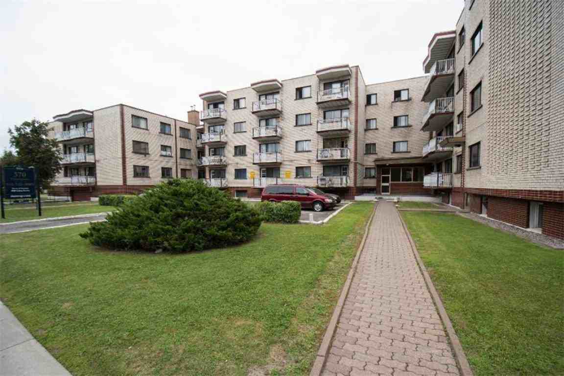 Côte Vertu I 395 Boul De La CôteVertu, Montréal, QC H4N 1E6