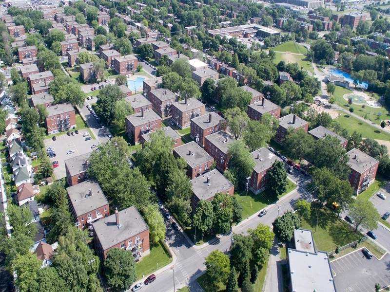 & Renaissance 1285 Rue Décarie, Montréal, QC H4L 3N2