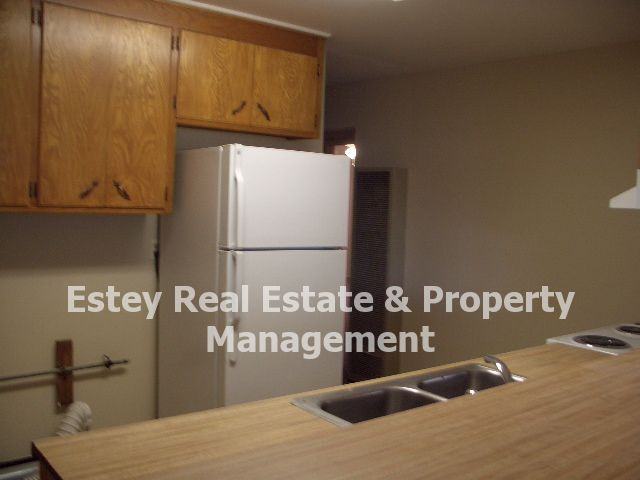 438 E H St - Photo 3 of 5