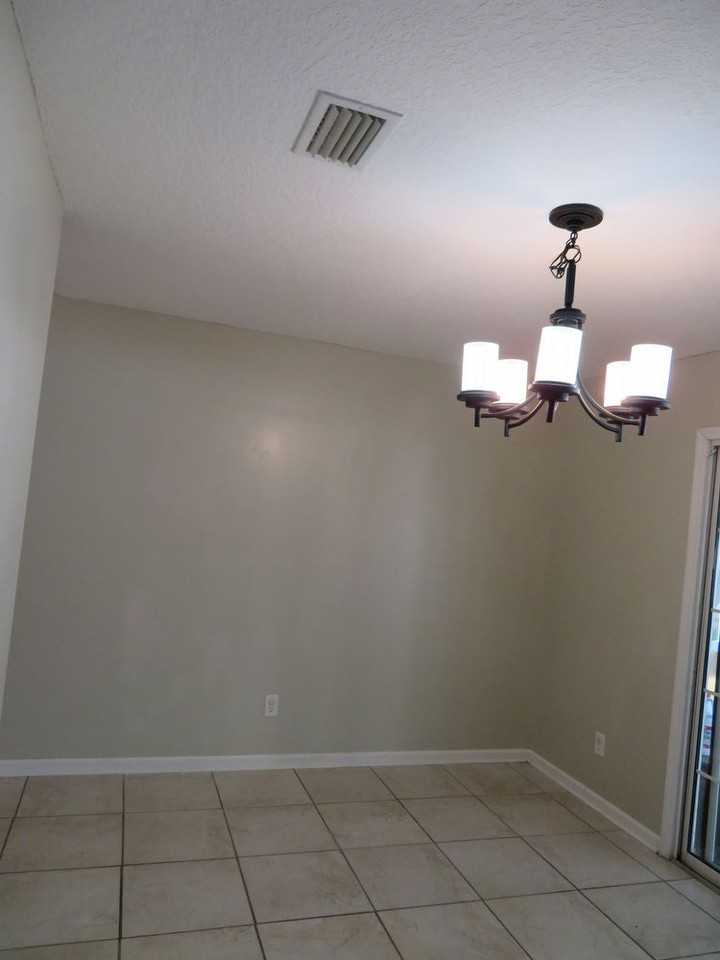 147 Huntington Dr - Photo 3 of 17