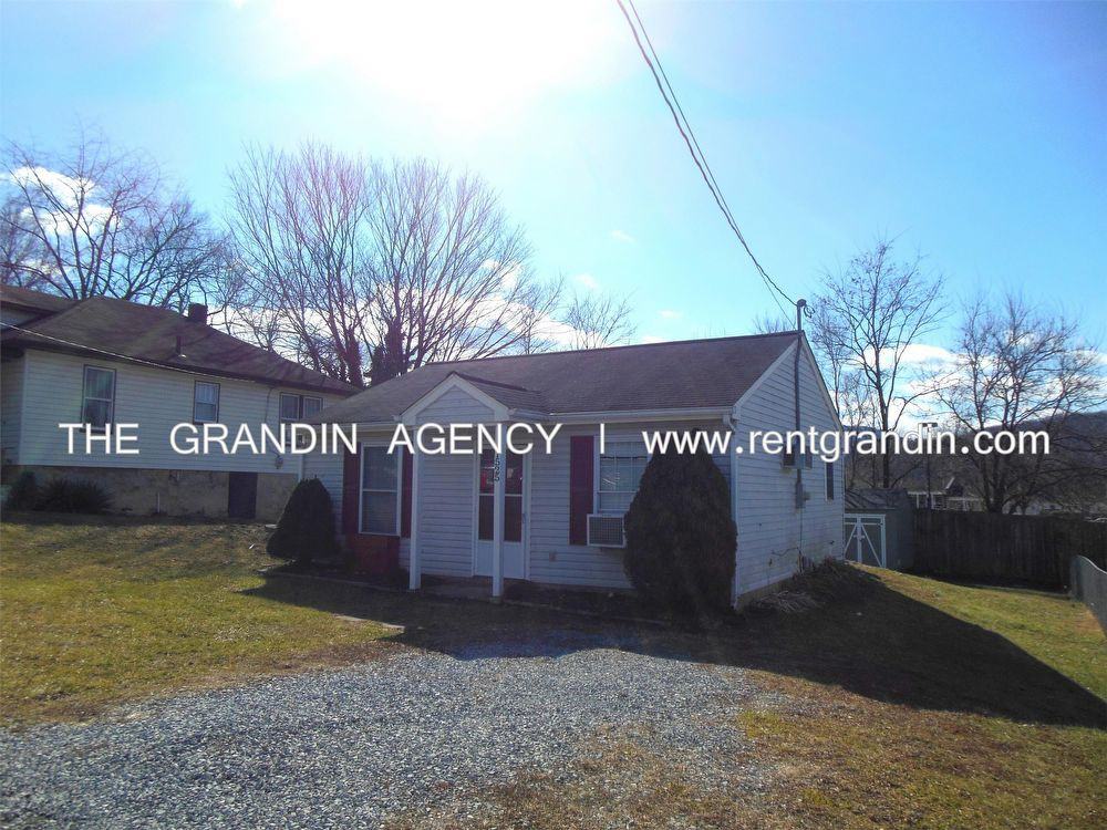 1525 Riverside Terrace SE - Photo 2 of 50