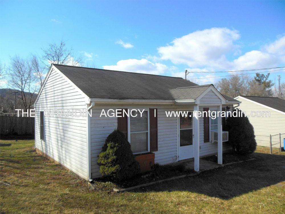 1525 Riverside Terrace SE - Photo 3 of 50