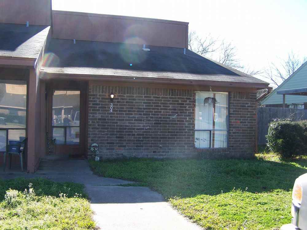 304 Amherst Ct