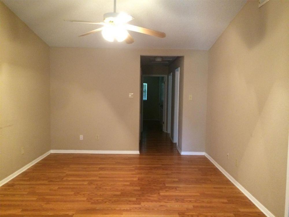 304 Amherst Ct - Photo 2 of 6