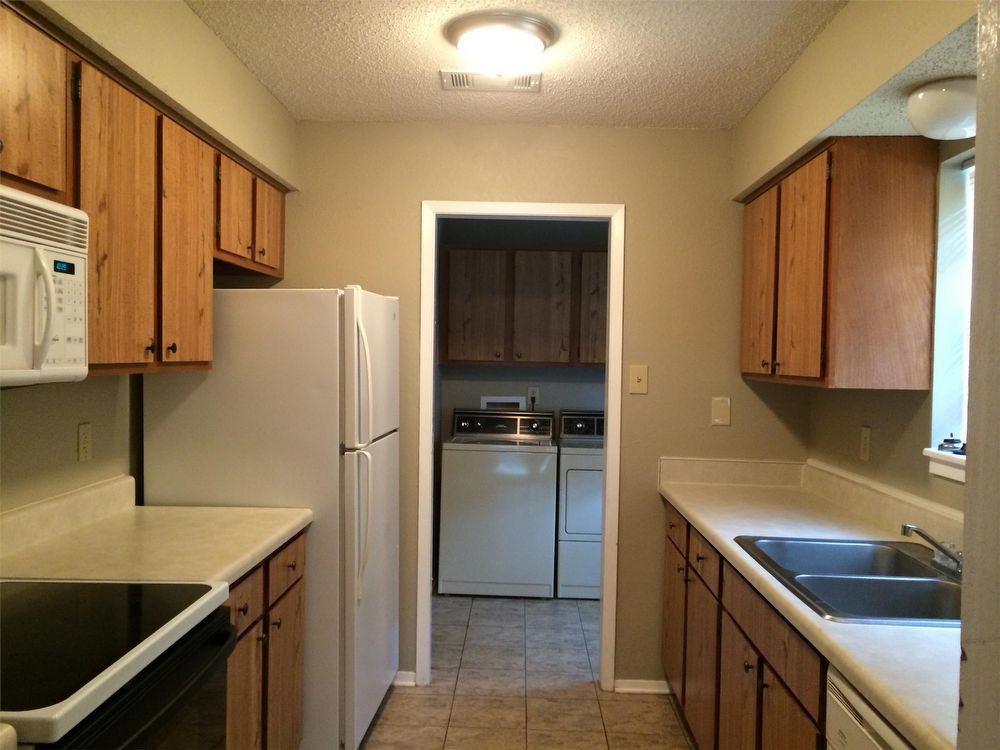 304 Amherst Ct - Photo 3 of 6