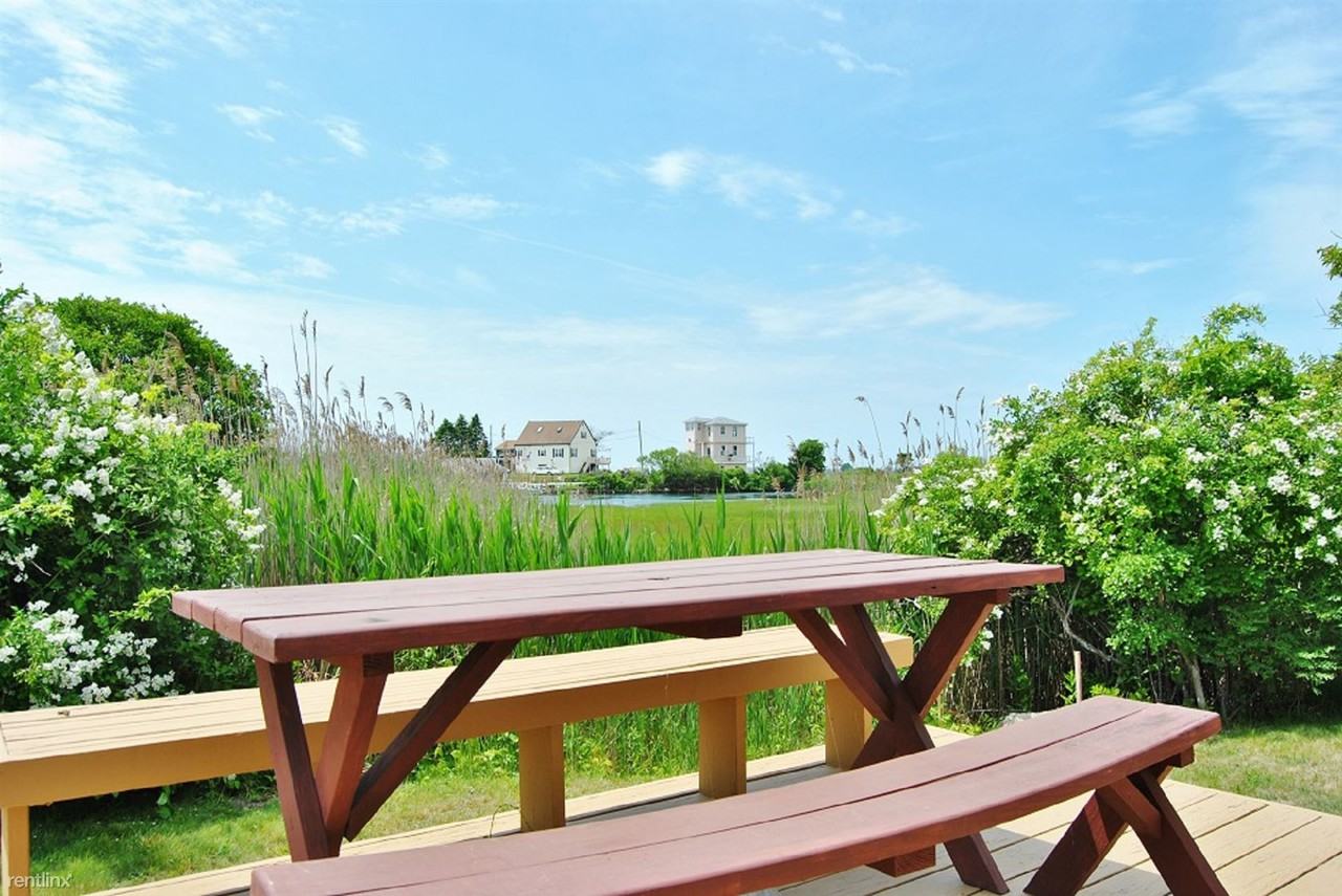 595 Succotash Rd - Photo 3 of 18