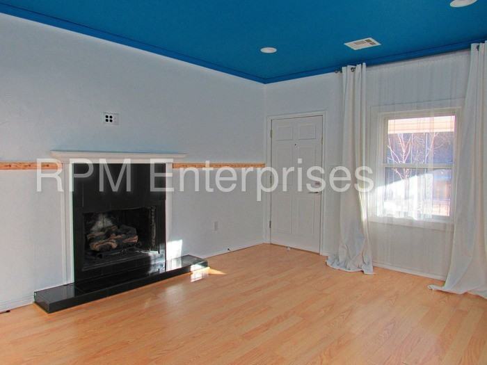 525 NW 27th St - Photo 2 of 22