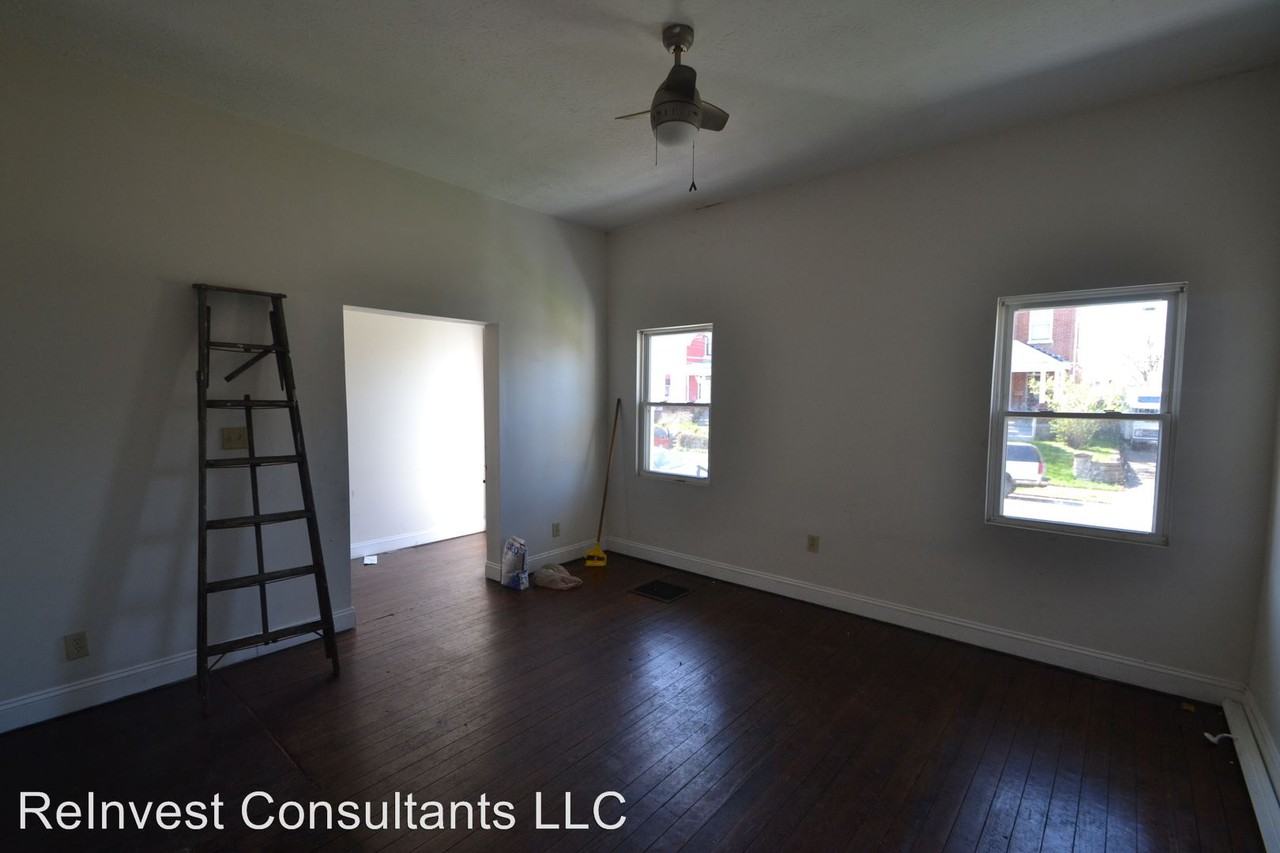 524 Maple St - Photo 3 of 15