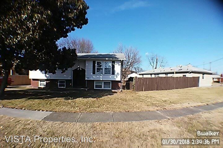 1303 Rhonda Way - Photo 3 of 31