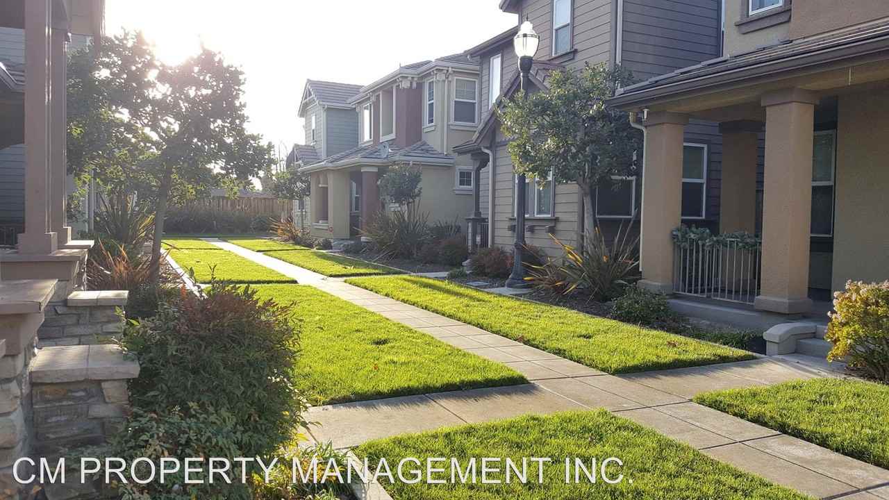 201 Rayos Del Sol Dr - Photo 3 of 20