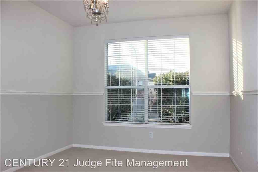 5533 Dunn Hill Dr - Photo 3 of 10