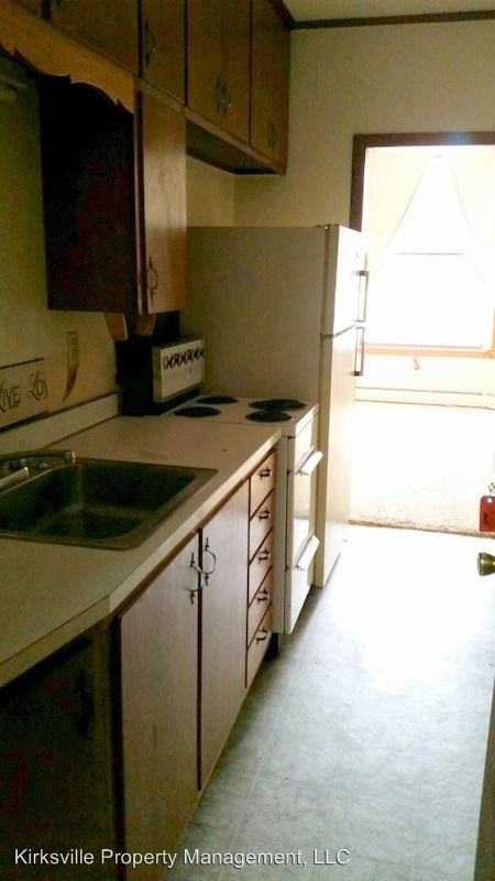 715 1/2 E Washington St - Photo 2 of 2