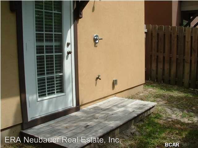 2205 Brooke St - Photo 2 of 10