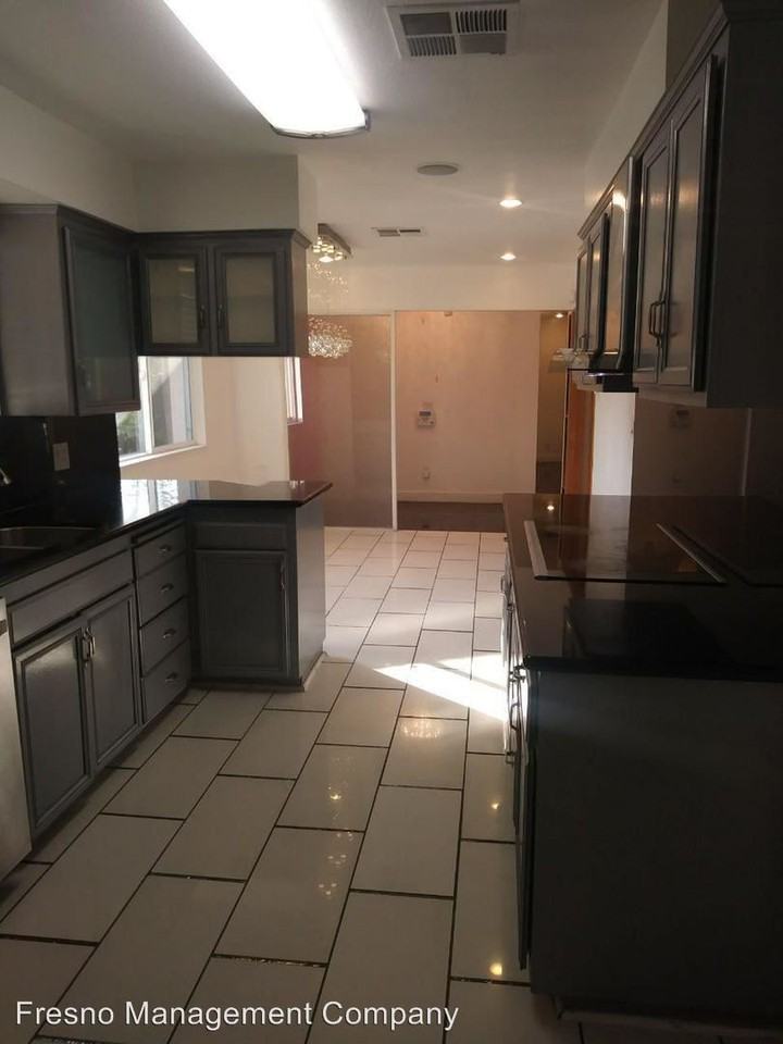 2646 W Scott Ave - Photo 3 of 15