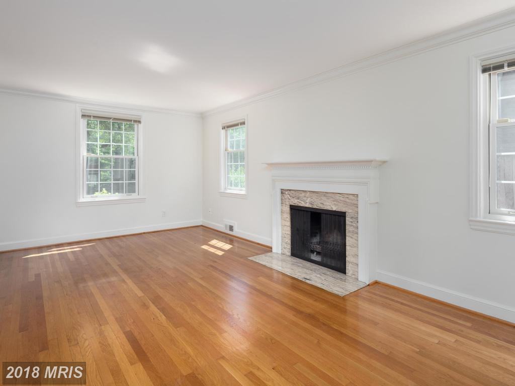 3112 Woodley Rd NW - Photo 3 of 22