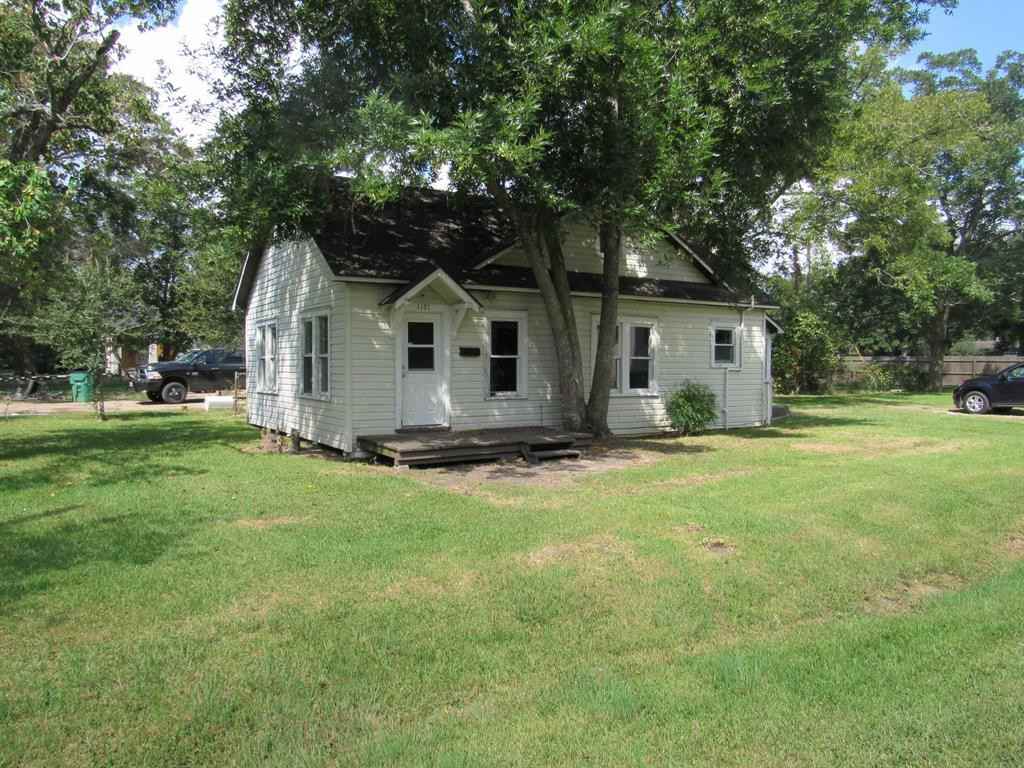 1101 Ave F - Photo 2 of 22