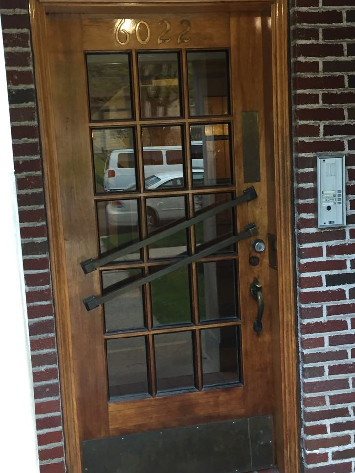 6022 North Francisco Avenue 1 - Photo 2 of 11