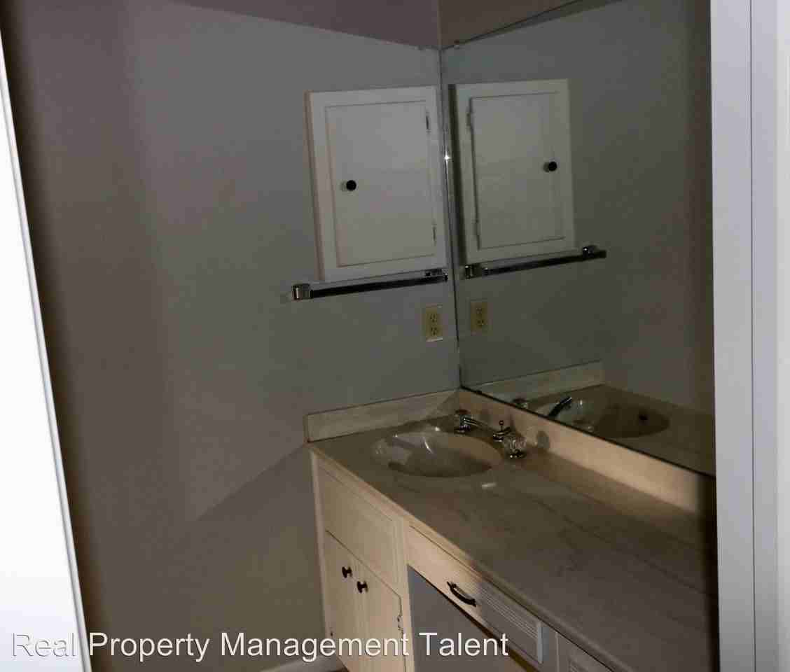 3206 Creekwood Cir - Photo 3 of 8