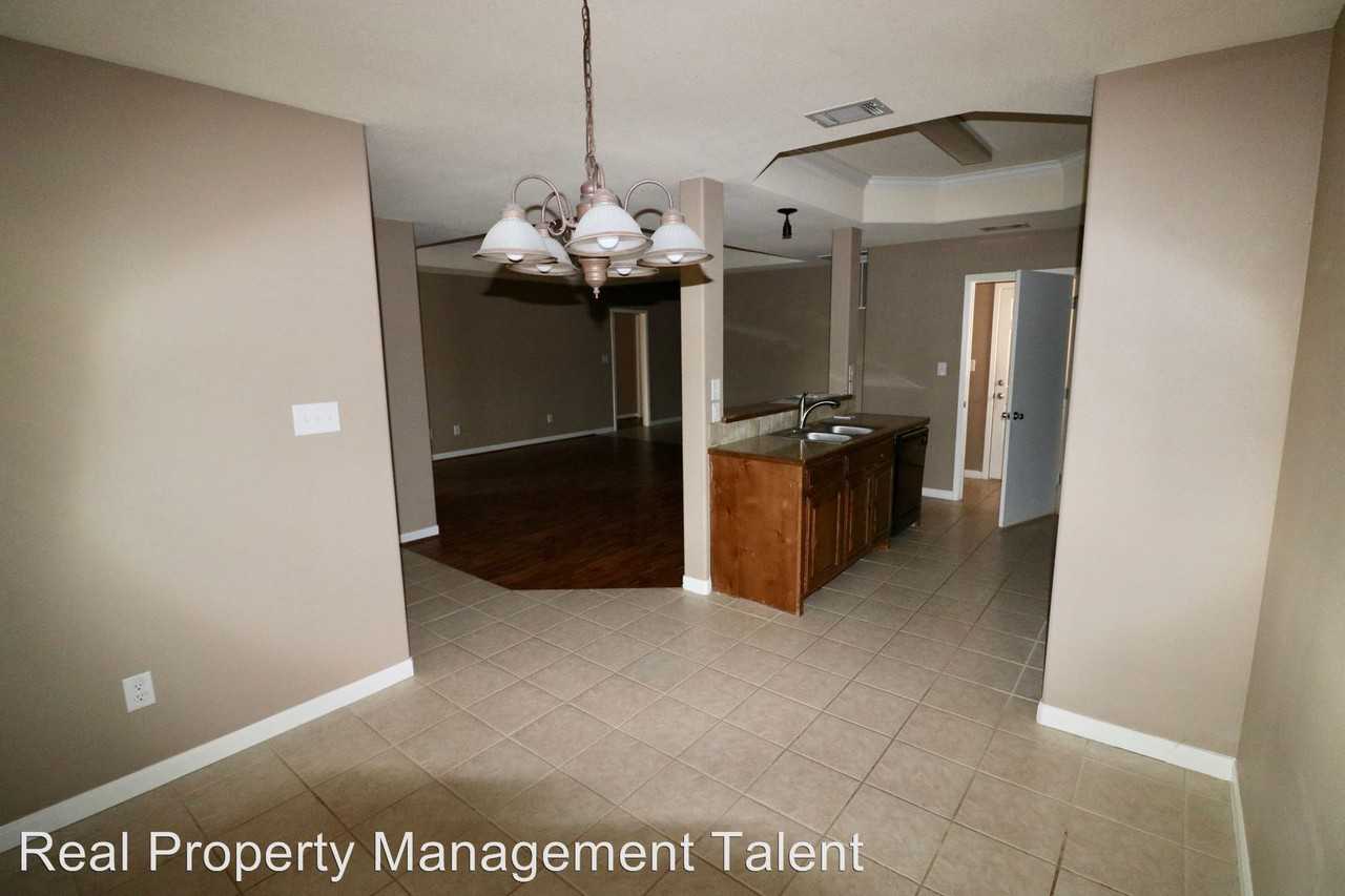 10109 Colony Dr - Photo 3 of 14