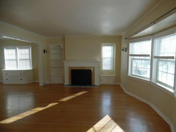 1139 N 32nd St - Photo 2 of 6