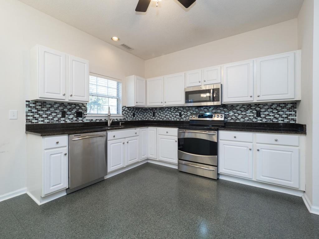 6068 Fieldstone Cir - Photo 3 of 23