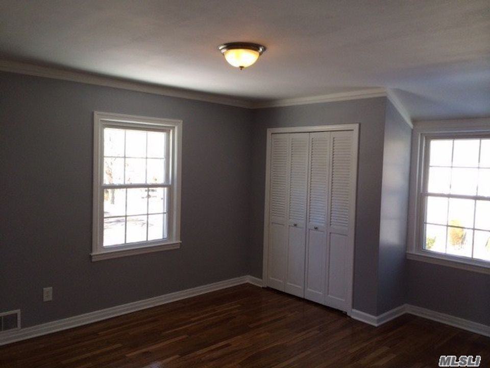 31 Flower Rd - Photo 3 of 12