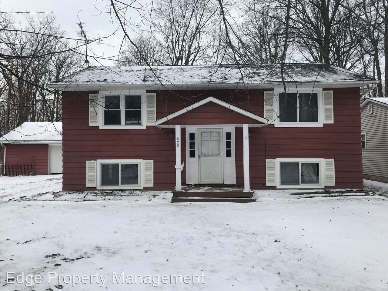 880 Hollywood Ave - Photo 2 of 6