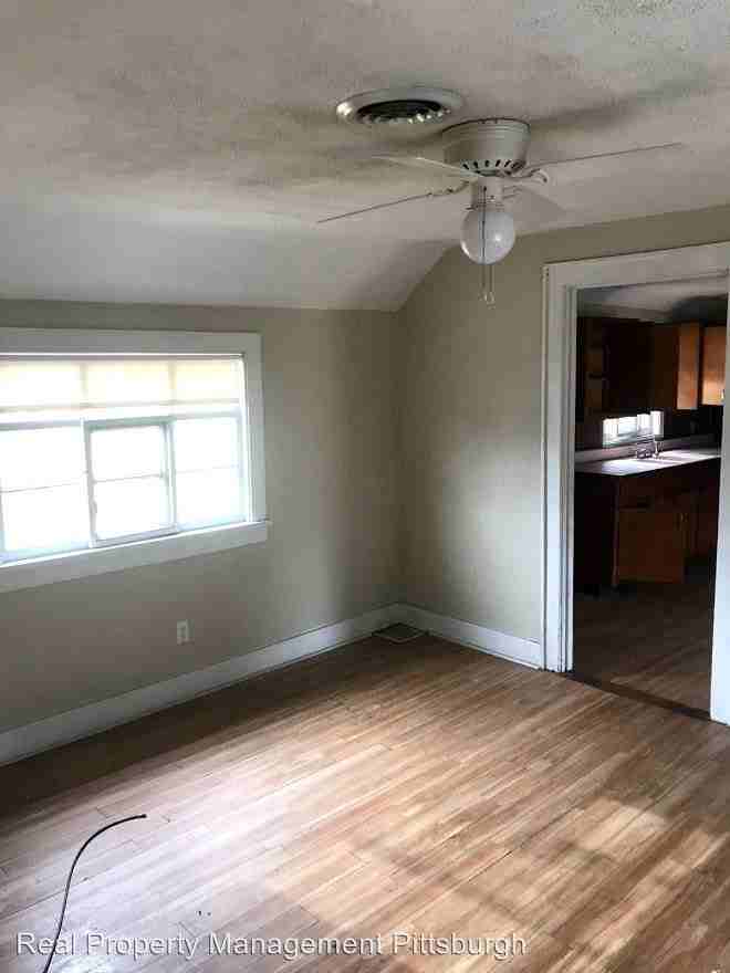 133 Thompson Ave - Photo 2 of 14