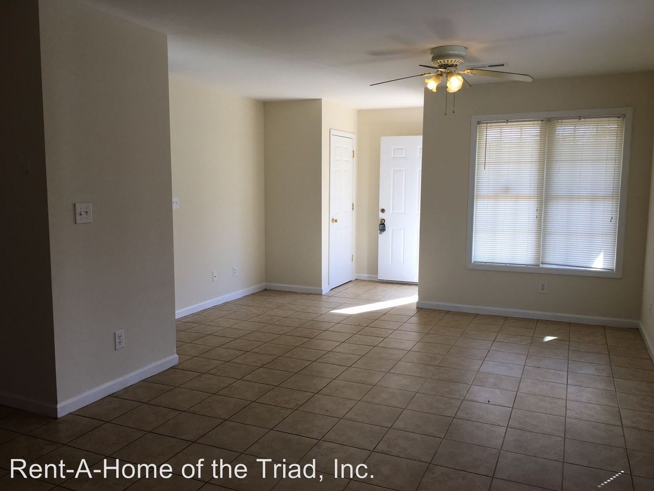 131 Thomas St - Photo 3 of 9