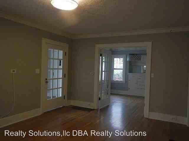 1344 NE Fremont St - Photo 3 of 22