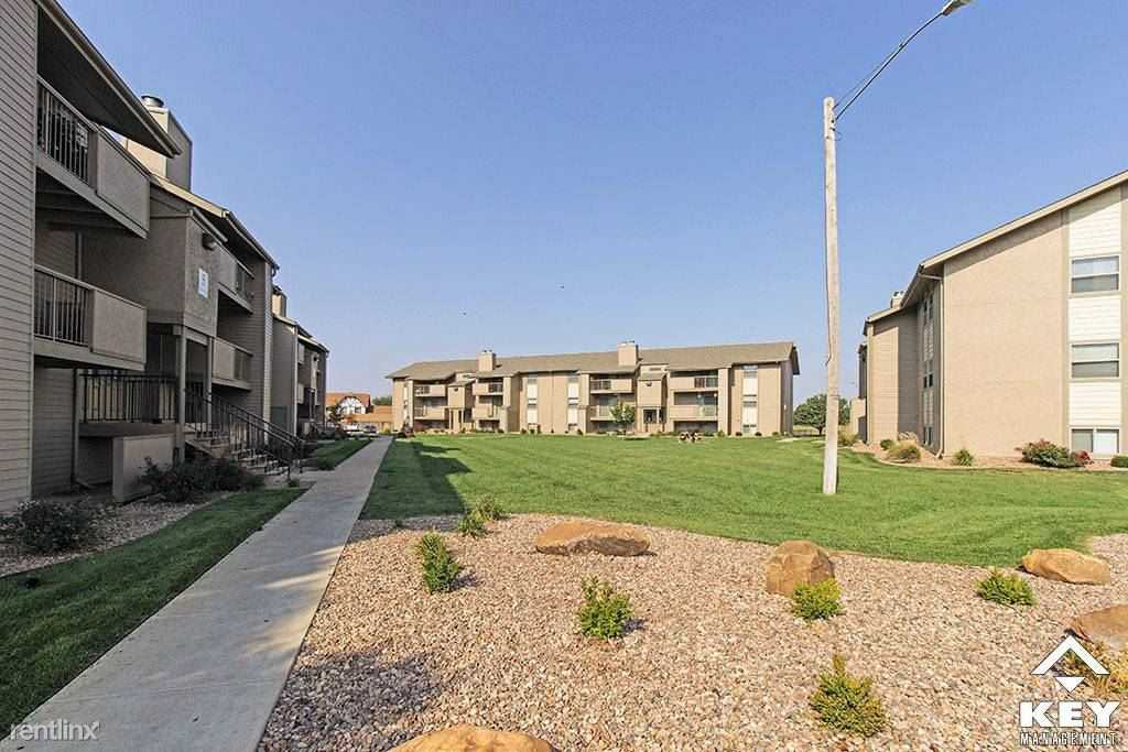 9400 E Lincoln St - Photo 2 of 11