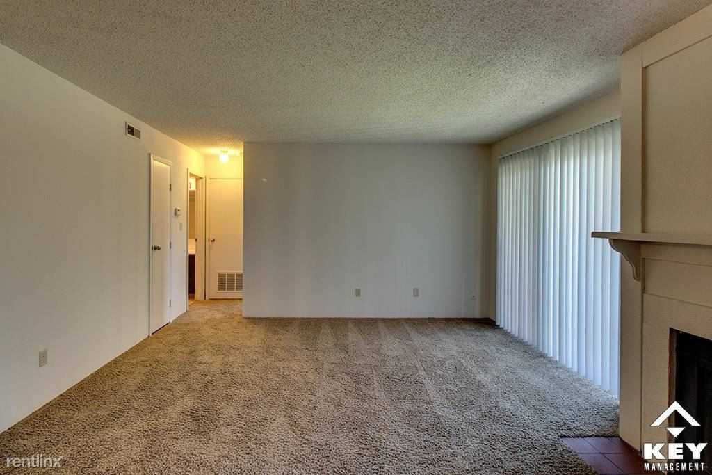 9400 E Lincoln St - Photo 3 of 11