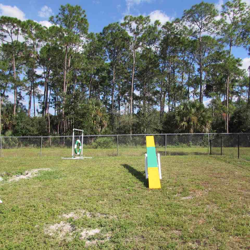 ARIUM Gulfshore - Photo 2 of 40