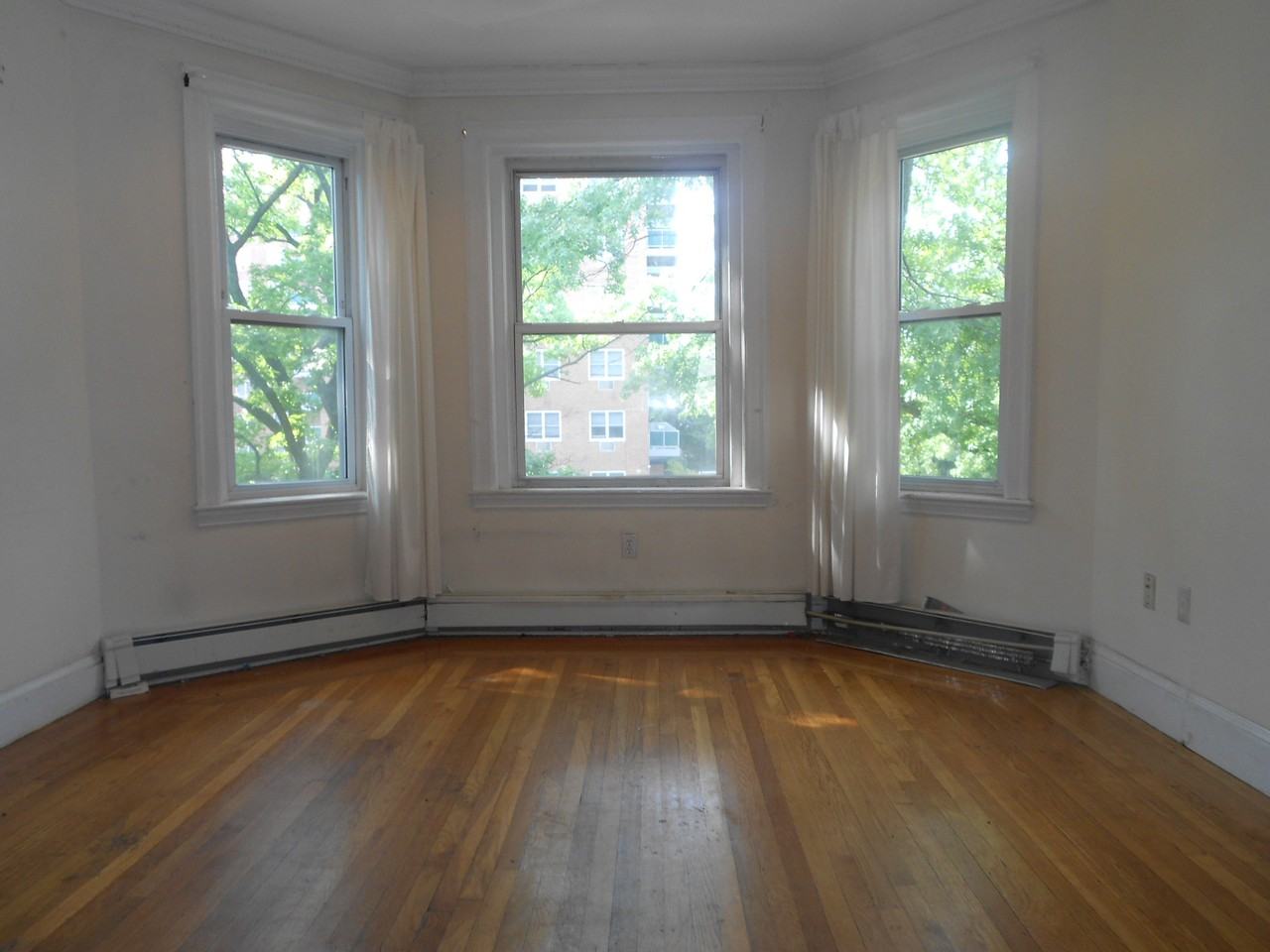 Thatcher St, Pleasant St #302