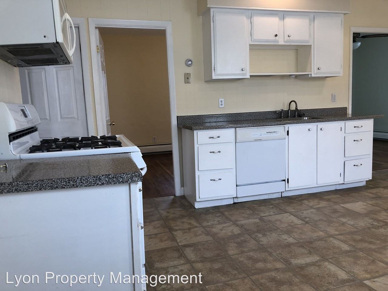 133 Stansbury St - Photo 3 of 17