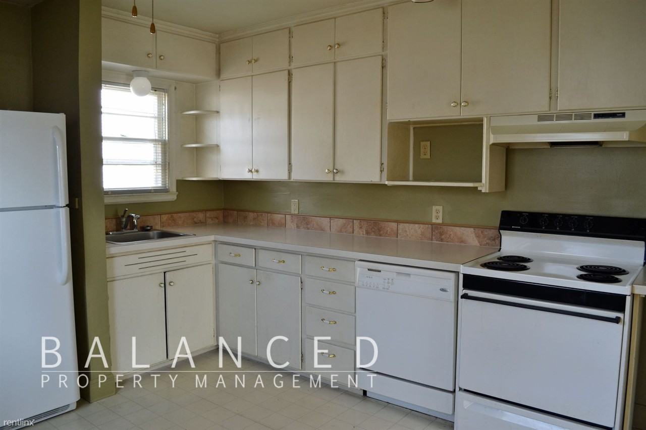 2004 Sw Medford Ave - Photo 2 of 4