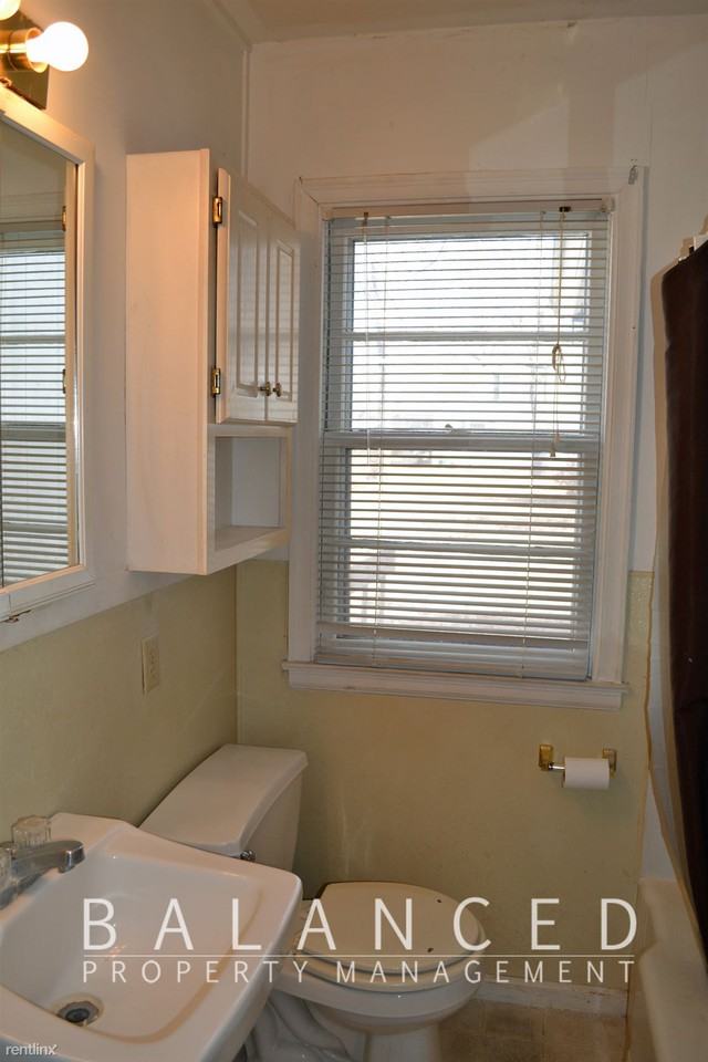 2004 Sw Medford Ave - Photo 3 of 4