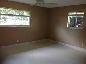 4800 NE 25th Ave - Photo 3 of 10