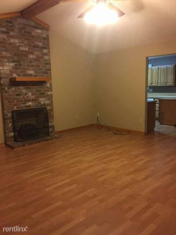 3008 Alicia St - Photo 3 of 8