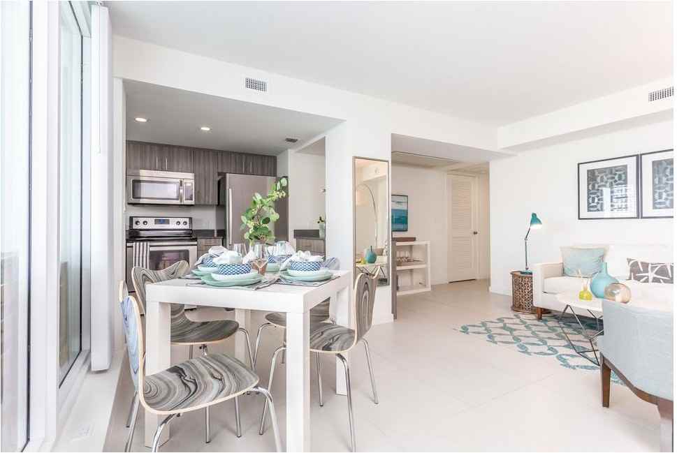 Southgate Towers Luxury Rentals - Photo 3 of 21