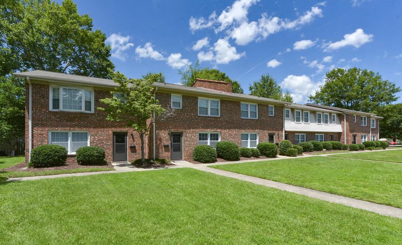 Forest Hills Apartments - Photo 2 of 10