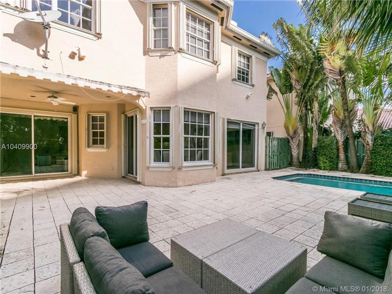 3950 194th Ln - Photo 3 of 23