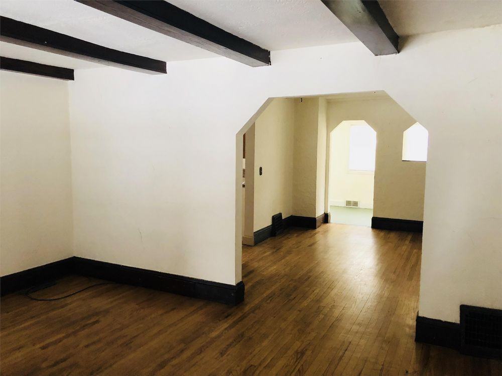 29 Carlton Dr - Photo 3 of 10